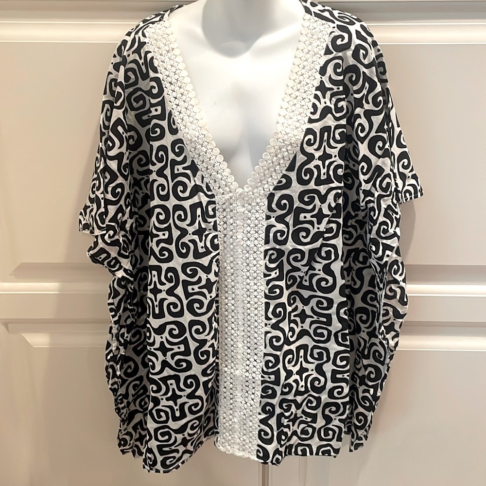 Buckhead Betties black and white coverup with crochet trim sz xxl